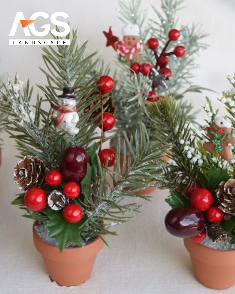 Cây thông mini hoặc cây cảnh được trang trí (Nguồn: Pinterest)