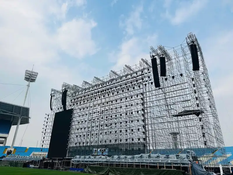 Dàn loa LA K1 được sử dụng tại concert BlackPink và concert Anh Trai Say Hi 2024 (Nguồn: https://www.facebook.com/groups/anhtrai/posts/1804390736987287/)