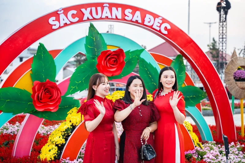 Festival Hoa - Kiểng Sa Đéc nhận được sự đón nhận, yêu mến của người dân, du khách.