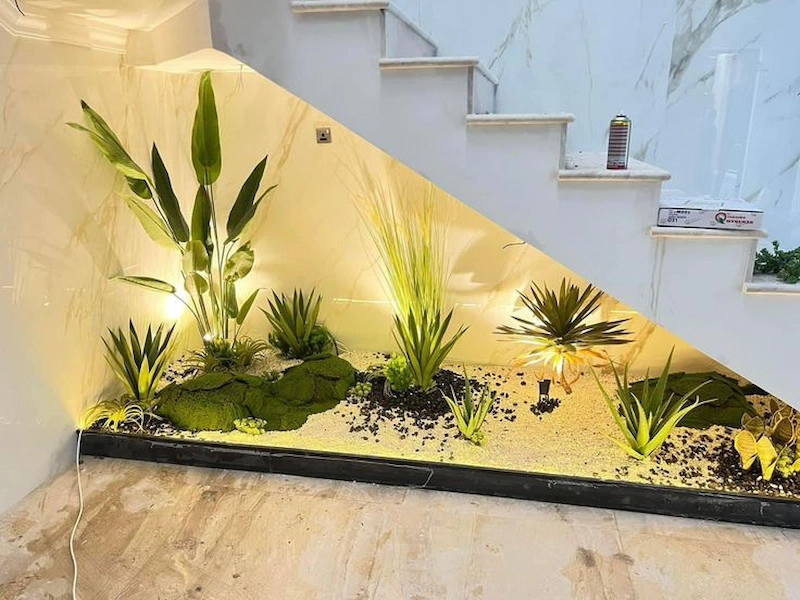 tiểu cảnh chân cầu thang