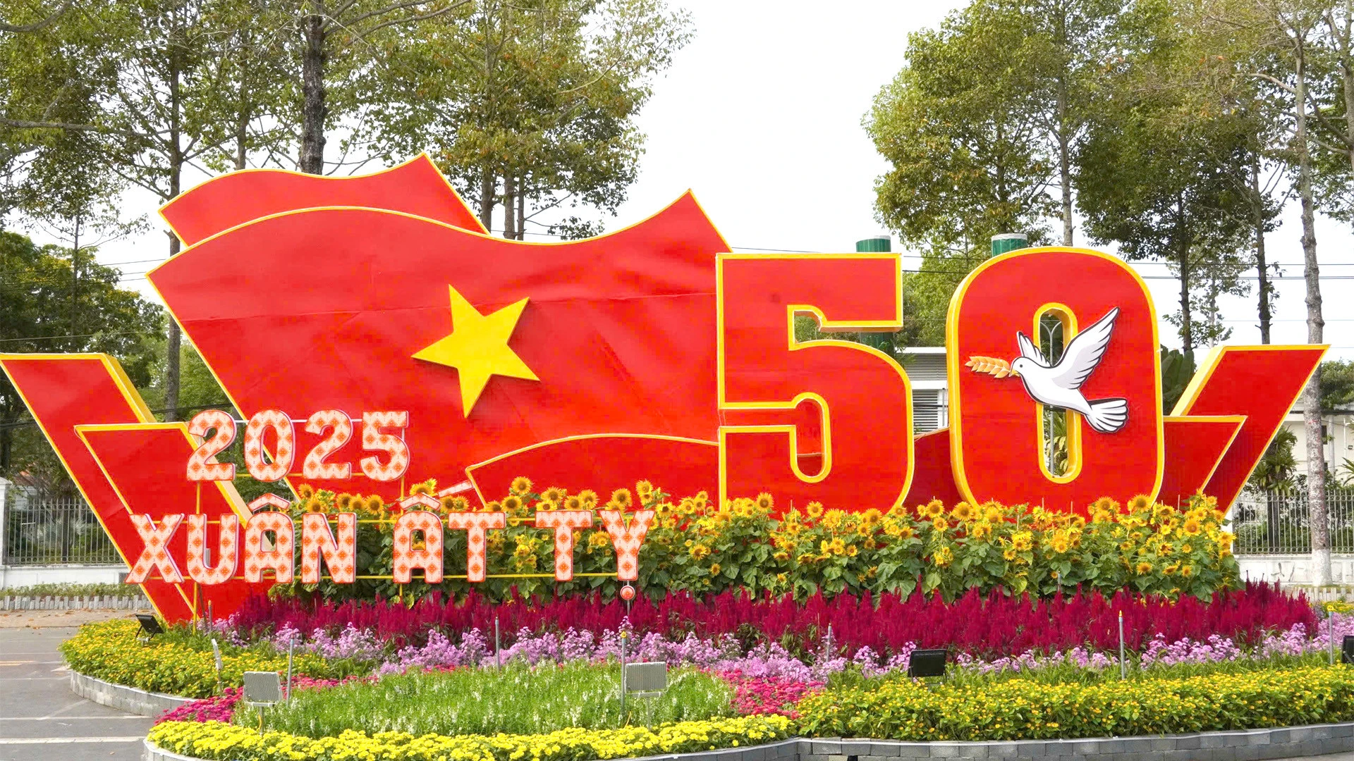 Đường hoa Xuân dài 500m ở thủ phủ Đất Sen hồng | Báo Nhân Dân điện tử