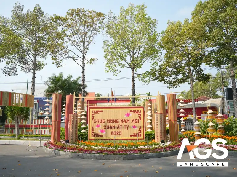 Mẫu 6: Cảnh quan cổng làng/cổng chào – Dấu ấn Tết Việt