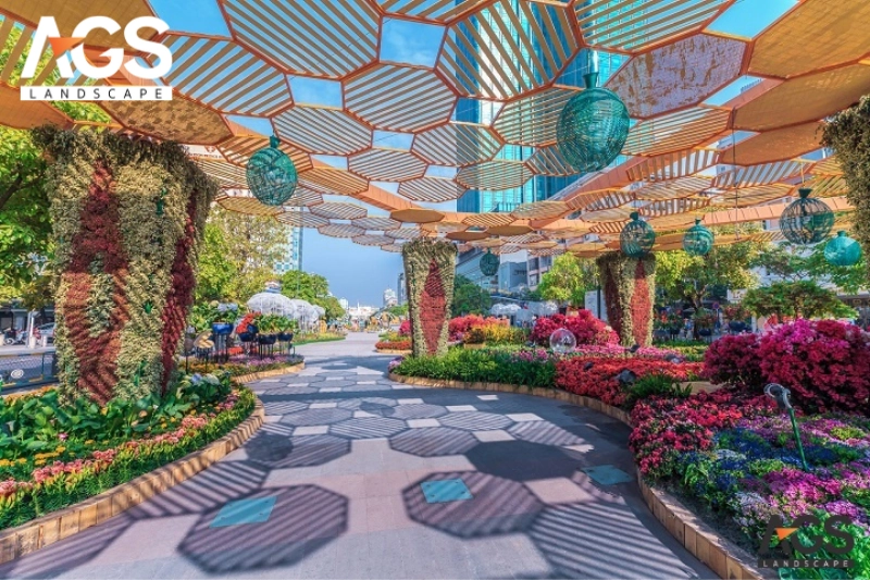 Mẫu 4: Con đường hoa Tết – Dẫn lối đến mùa xuân