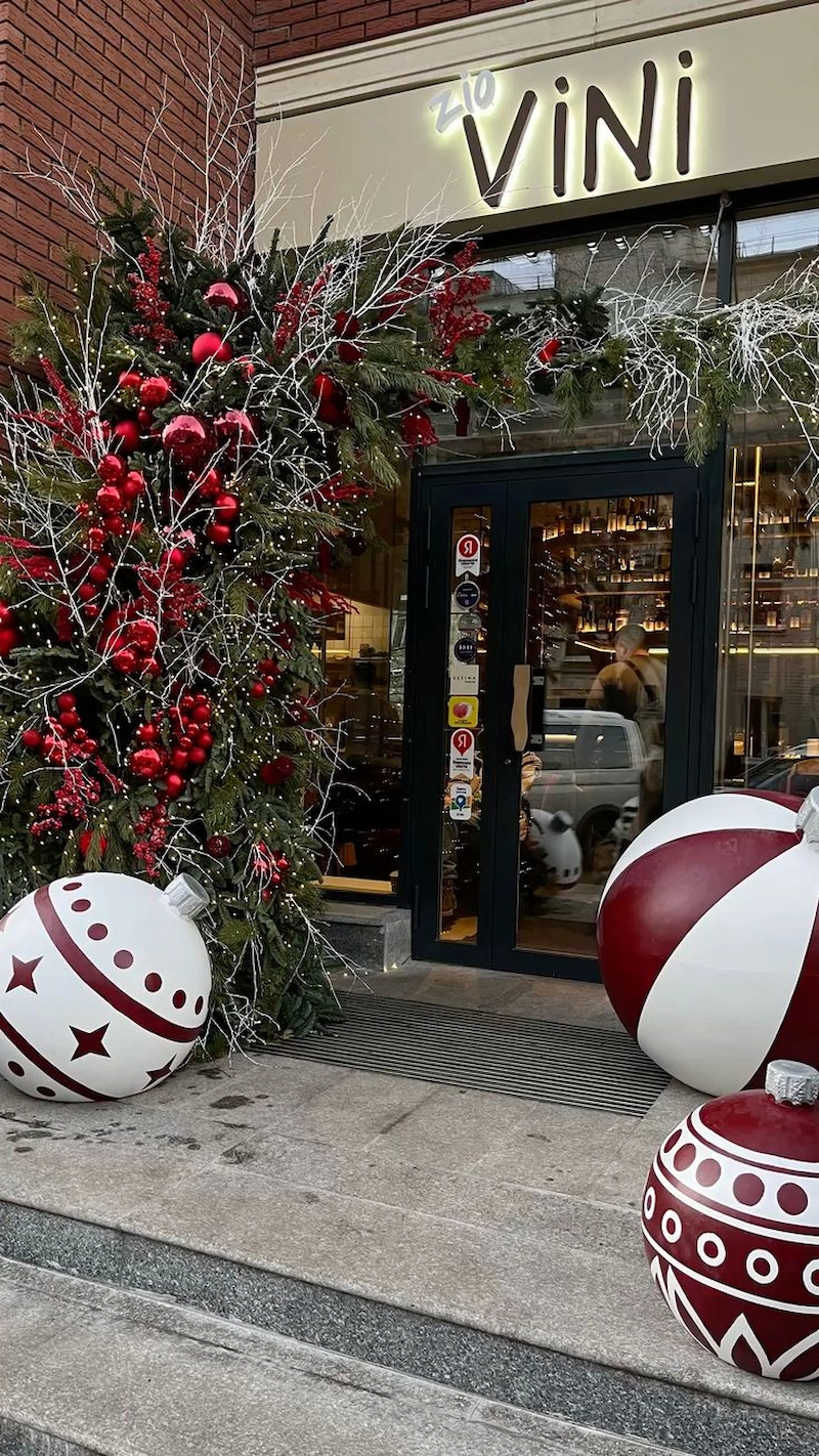 Bí quyết trang trí Noel ấn tượng, thu hút khách hàng cho từng khu vực cửa hàng (Nguồn: Pinterest)