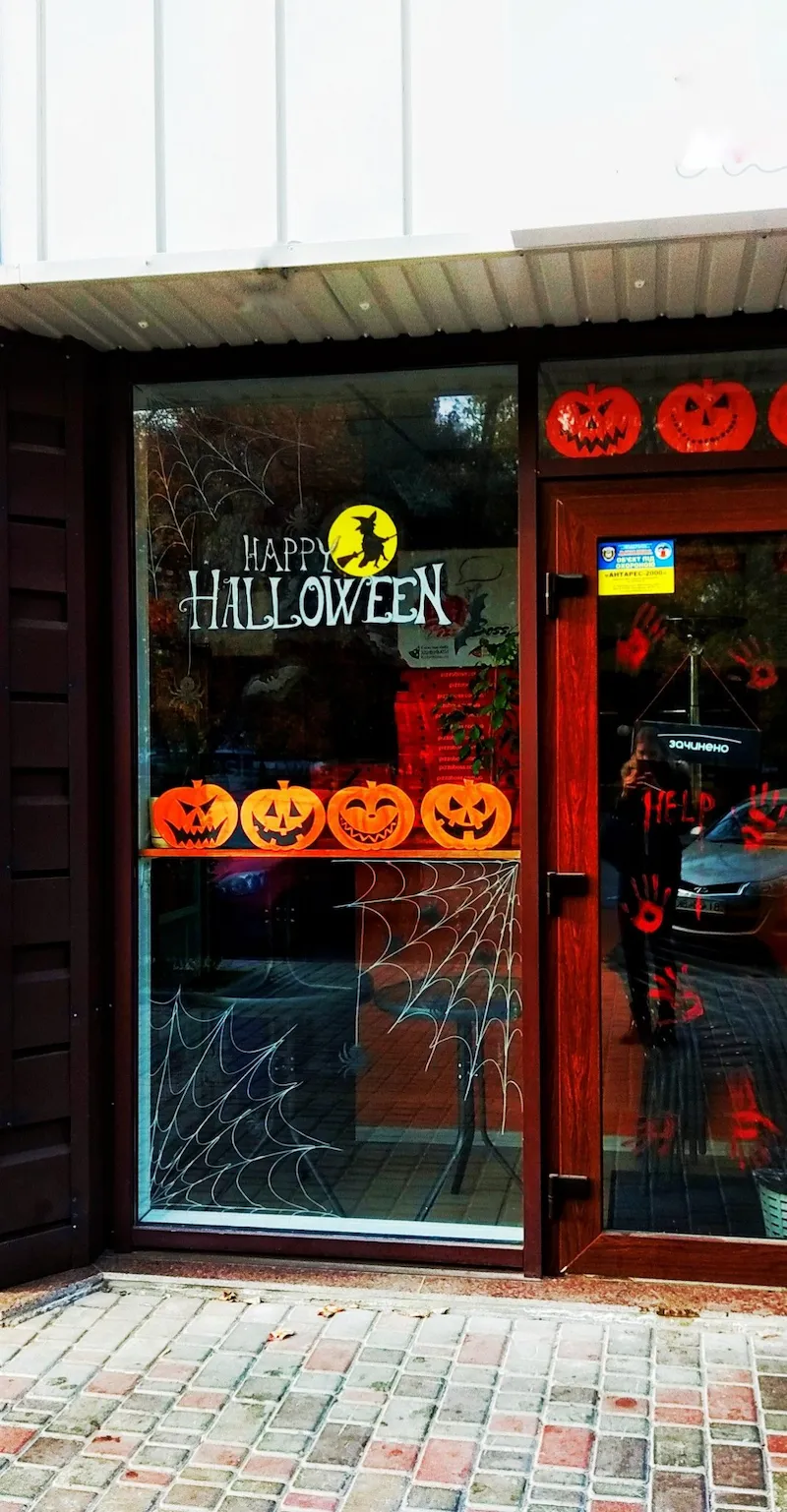 trang trí halloween cho nhà hàng