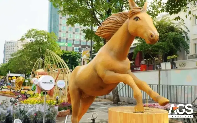 Linh vật đường hoa Nguyễn Huệ