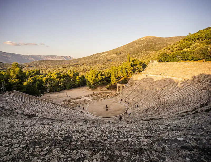 Nhà hát giảng đường Epidaurus ( Nguồn: Behance )
