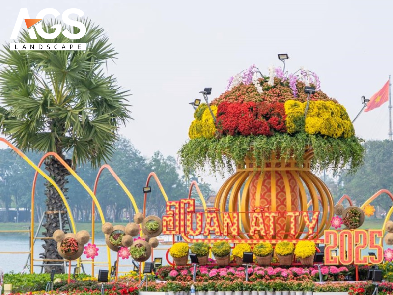 Khu vực đài phun nước với bình hoa khổng lồ mô phỏng Bát Bảo (Lẵng Sơn) (Nguồn: AGS Landscape)