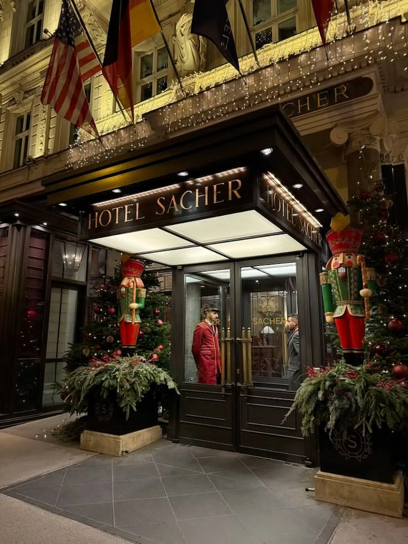 Nguyên tắc vàng để trang trí Noel khách sạn đẳng cấp và tôn vinh thương hiệu