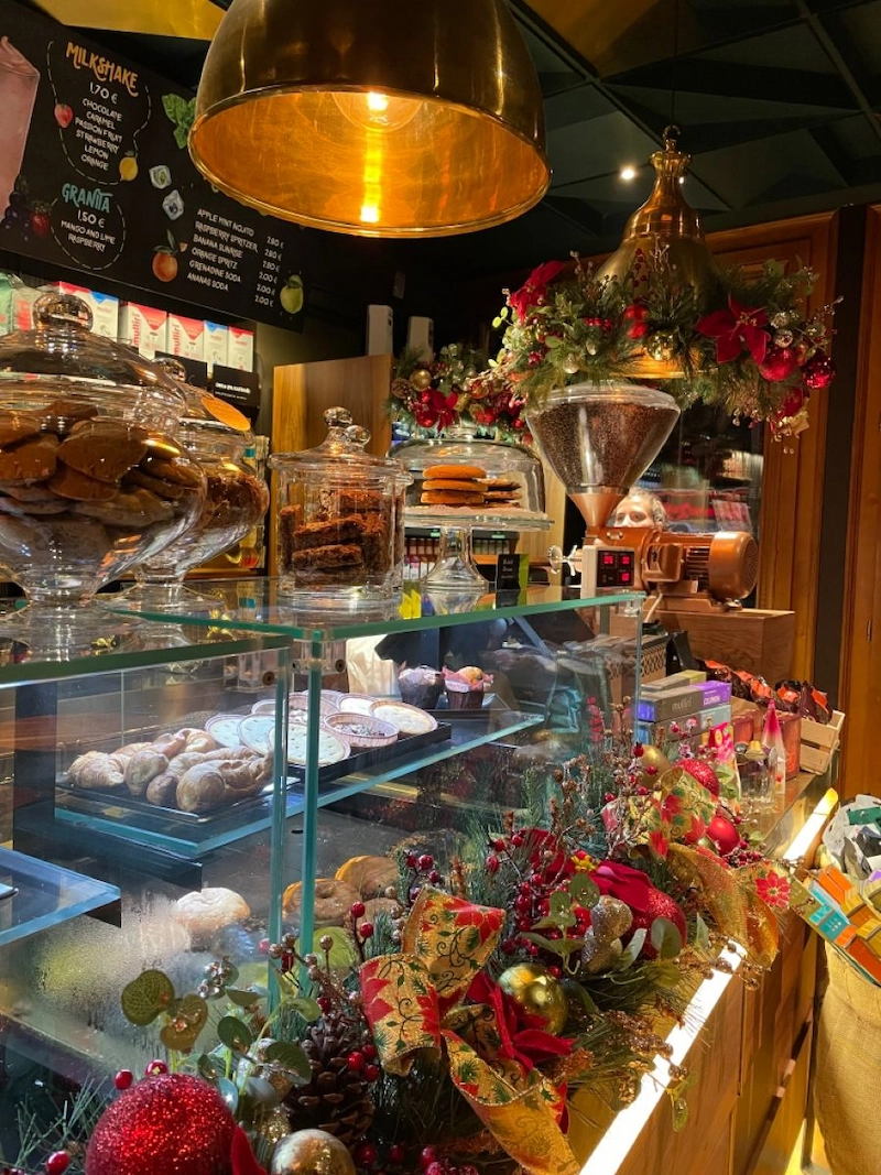  Trang trí quầy pha chế và khu vực order  (Nguồn: Pinterest) 