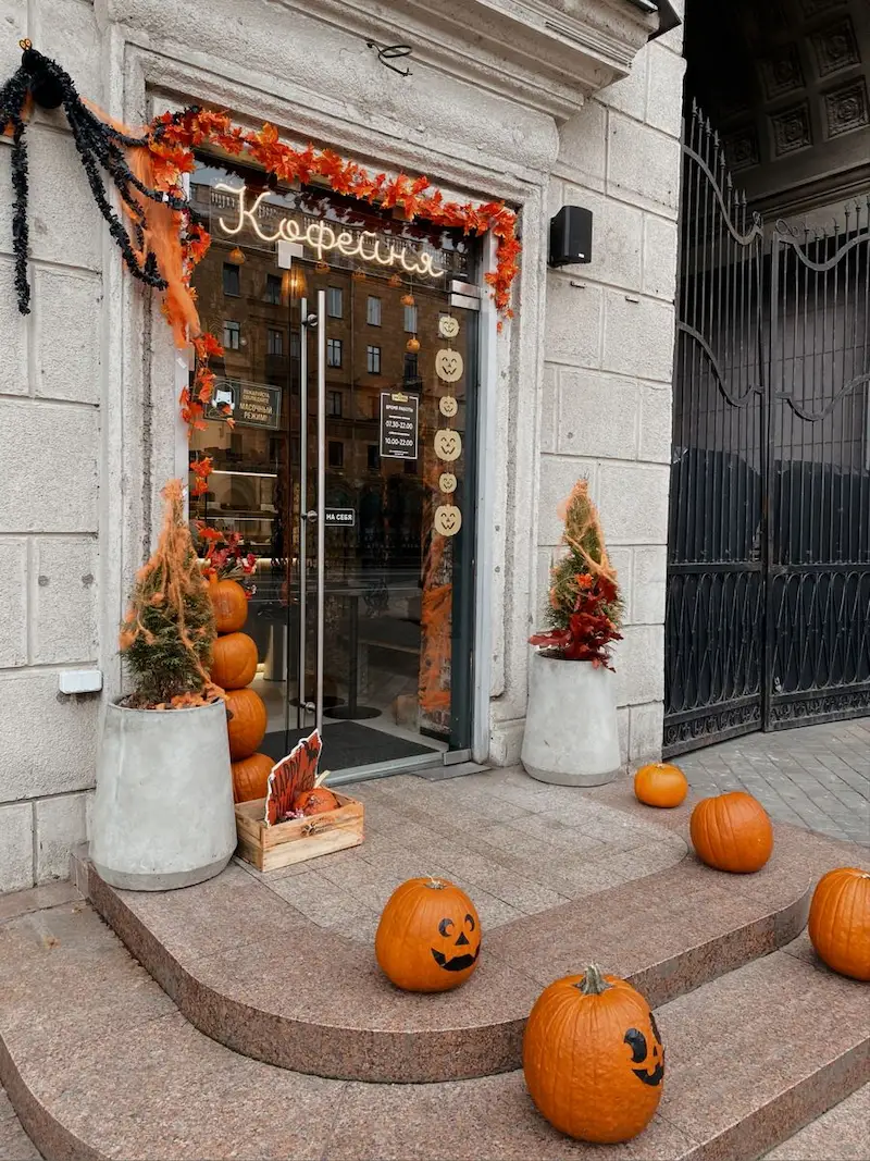 trang trí halloween cho nhà hàng