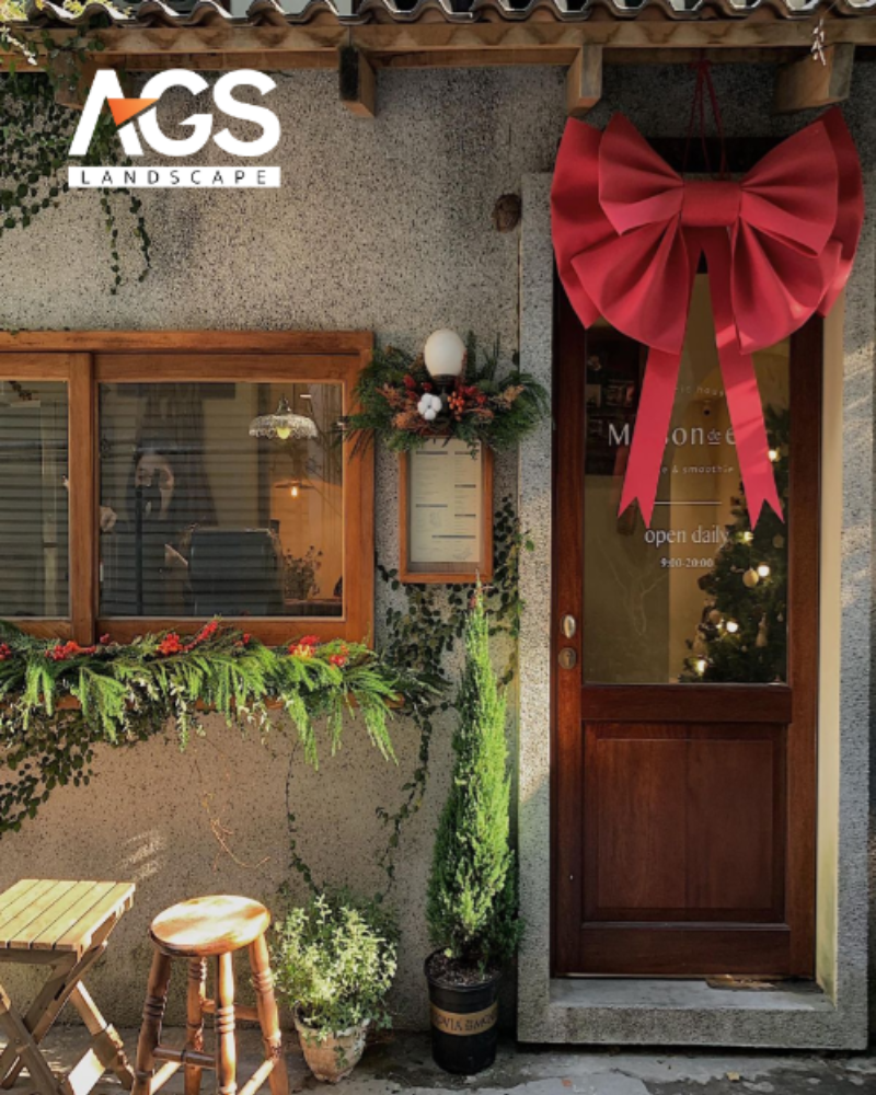 Trang trí mặt tiền và cửa ra vào ấn tượng (Nguồn: Pinterest)