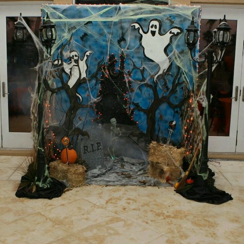 trang trí sân khấu halloween