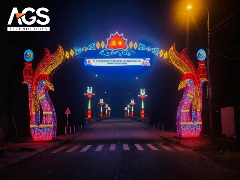 Mẫu cổng chào Tết hiện đại, tối giản với ánh sáng LED và vật liệu mới