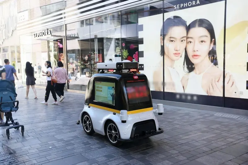 Robot hỗ trợ trong TTTM tại Trung Quốc (Nguồn: cafebiz.vn)