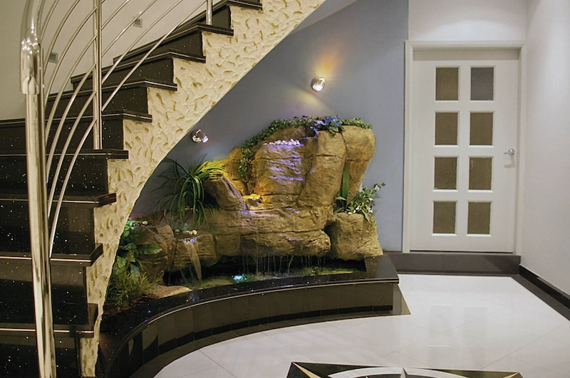 tiểu cảnh chân cầu thang