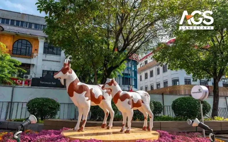 Linh vật đường hoa Nguyễn Huệ