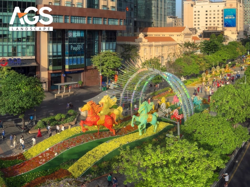 Đại cảnh kết là đoàn ngựa vĩnh cửu phi nước đại – biểu trưng cho quá trình vươn mình, hội nhập (Nguồn: AGS Landscape) Đại cảnh kết là đoàn ngựa vĩnh cửu phi nước đại – biểu trưng cho quá trình vươn mình, hội nhập (Nguồn: AGS Landscape)