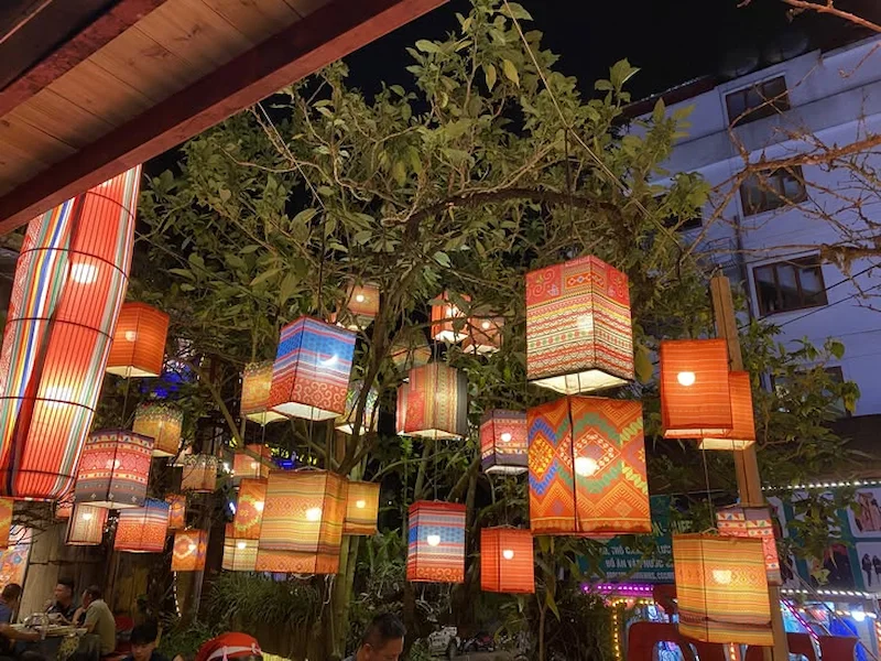 trang trí trung thu quán cà phê