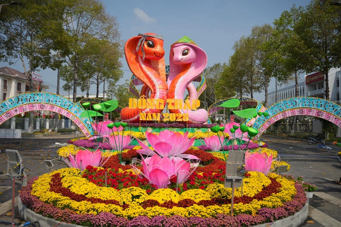 Đường hoa xuân Cao Lãnh 2025 - tuyệt tác hội tụ tinh hoa nghệ thuật và thiên nhiên
