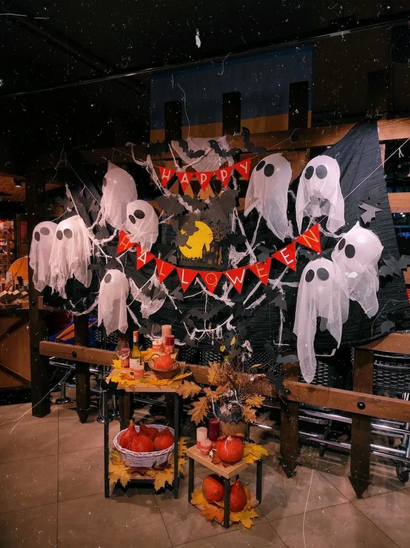trang trí halloween cho nhà hàng