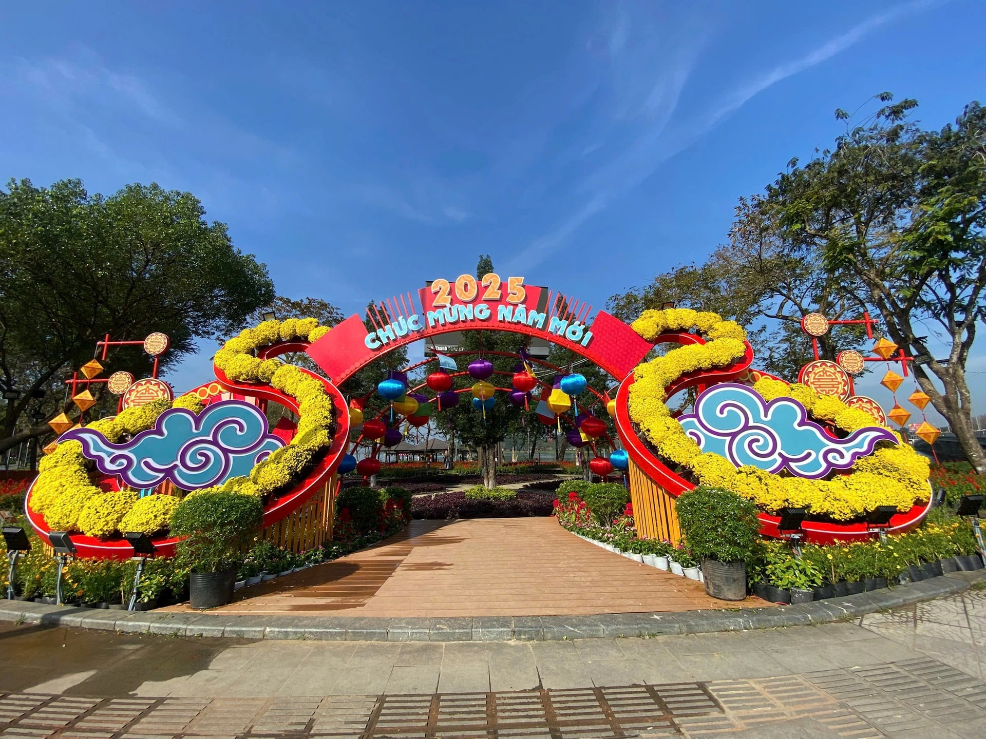 Linh vật rắn gây ấn tượng tại Cố đô Huế