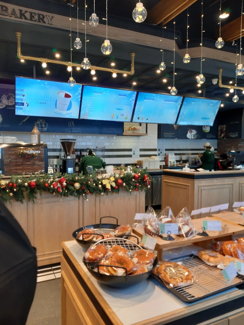 Các yếu tố cần lưu ý khi trang trí Noel cho quán ăn (Nguồn: Pinterest)