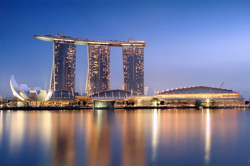 Marina Bay Sands in the evening - 20101120 - Marina Bay Sands – Wikipedia tiếng Việt (Nguồn: Internet)