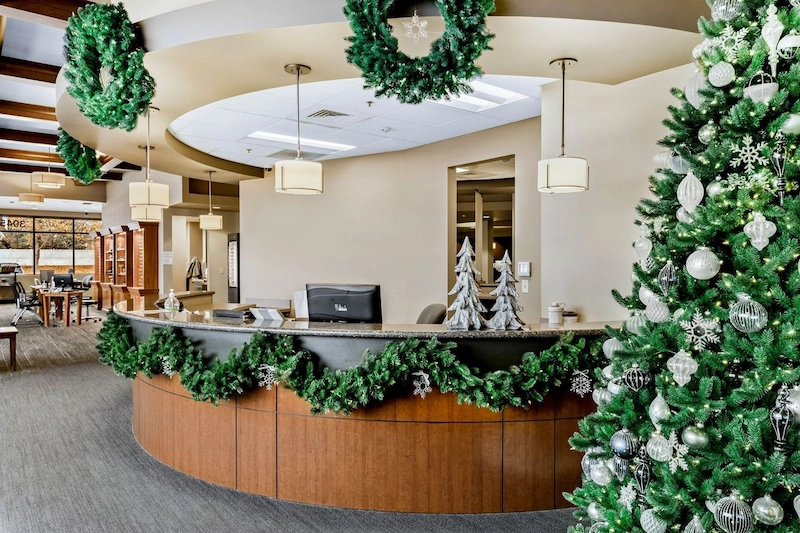 Trang trí quầy lễ tân (Nguồn: Pinterest) 