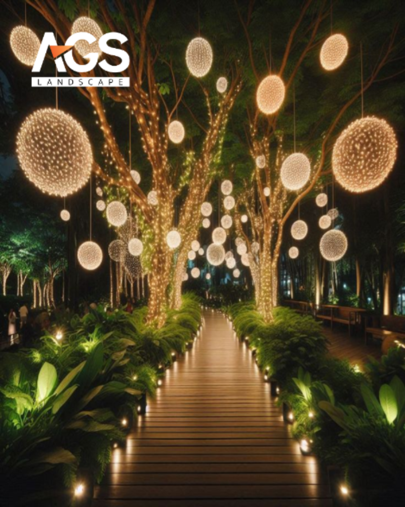 Cây xanh trong khuôn viên được quấn đèn LED (Nguồn: Pinterest) 