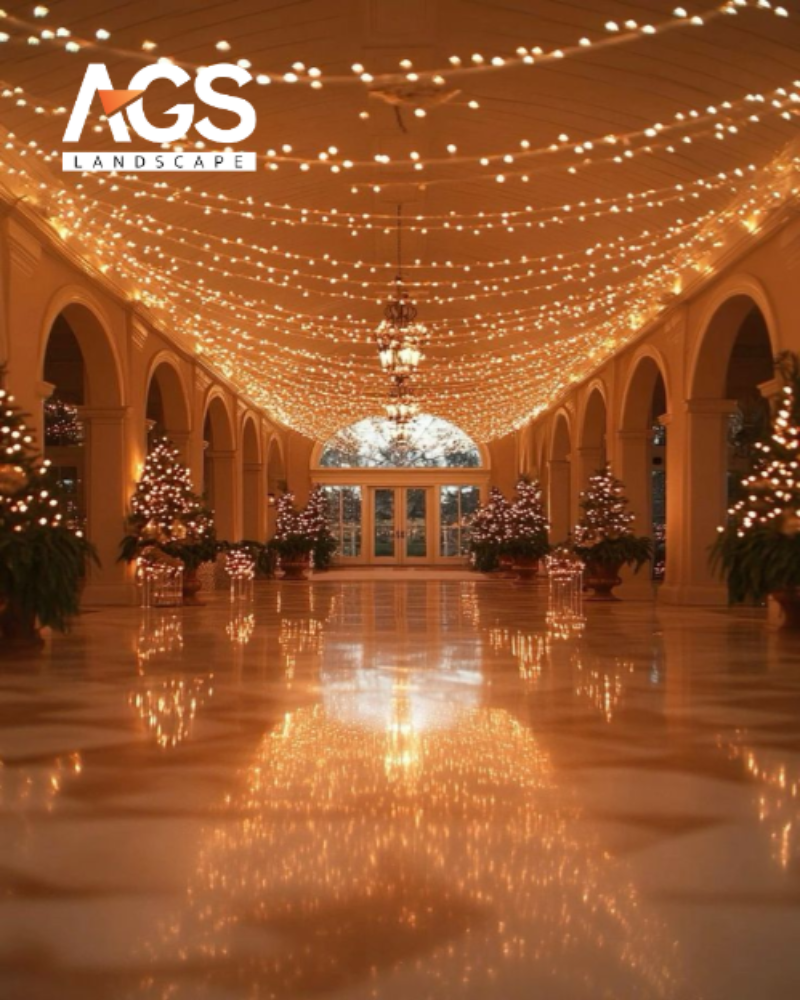 Trần nhà lấp lánh với đèn thả pha lê hoặc dải đèn LED (Nguồn: Pinterest) 