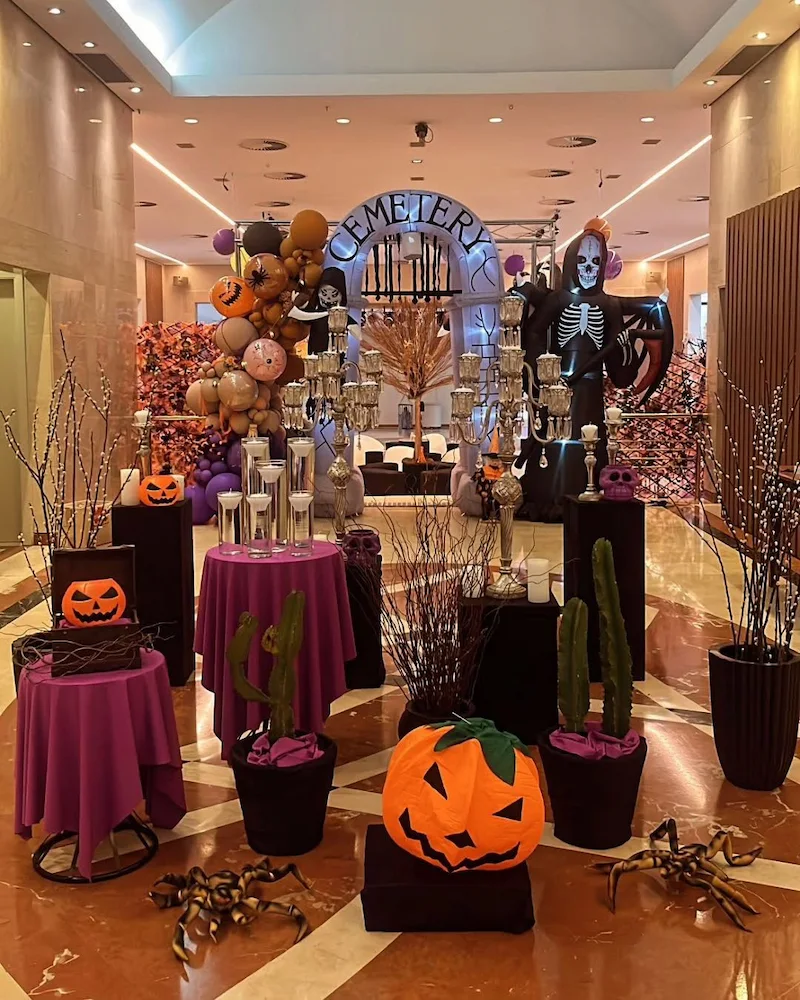 trang trí halloween cho công ty