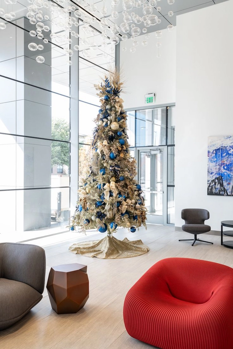 Cây thông Noel lộng lẫy (Nguồn: Yandex)