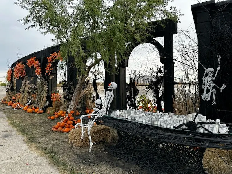 trang trí gian hàng halloween