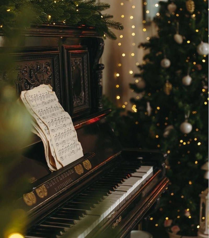 Âm nhạc và mùi hương tạo không gian ấm cúng  (Nguồn: Pinterest)