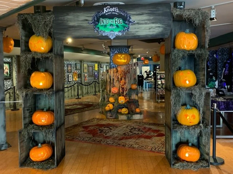 trang trí halloween công ty