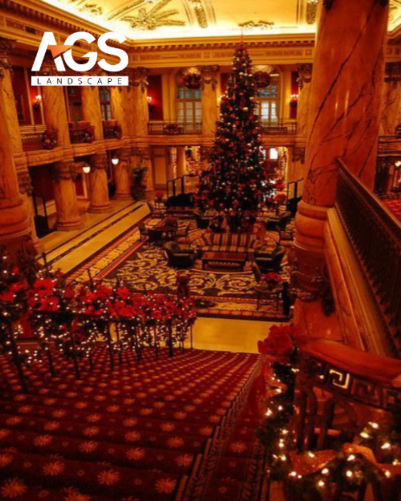 Cây thông Noel trung tâm cao cấp với chủ đề độc đáo (Nguồn: Pinterest) 