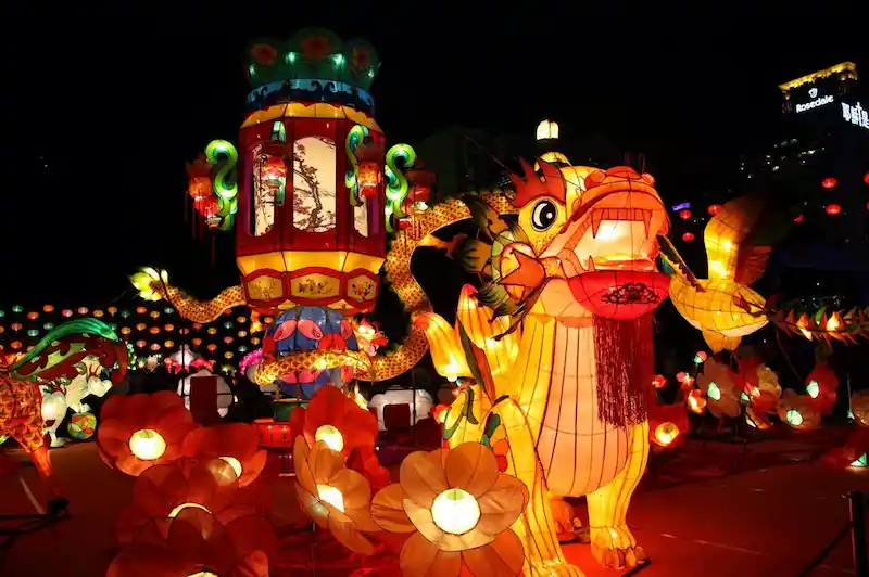 trang trí lễ hội cho không gian rộng 