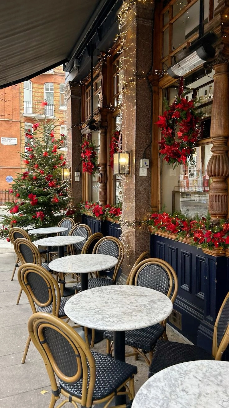 Nguyên tắc vàng để trang trí Noel quán cafe đơn giản, đẹp và hiệu quả (Nguồn: Pinterest)