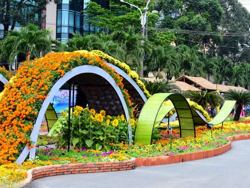 Báo giá thiết kế thi công đường hoa Tết 2027 và các cấu phần chi phí (Nguồn:Pinterest)