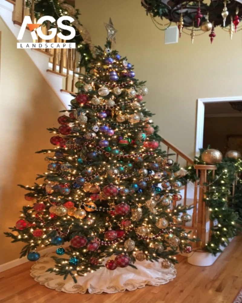 Cây thông Noel rực rỡ sắc màu  (Nguồn: Pinterest) 