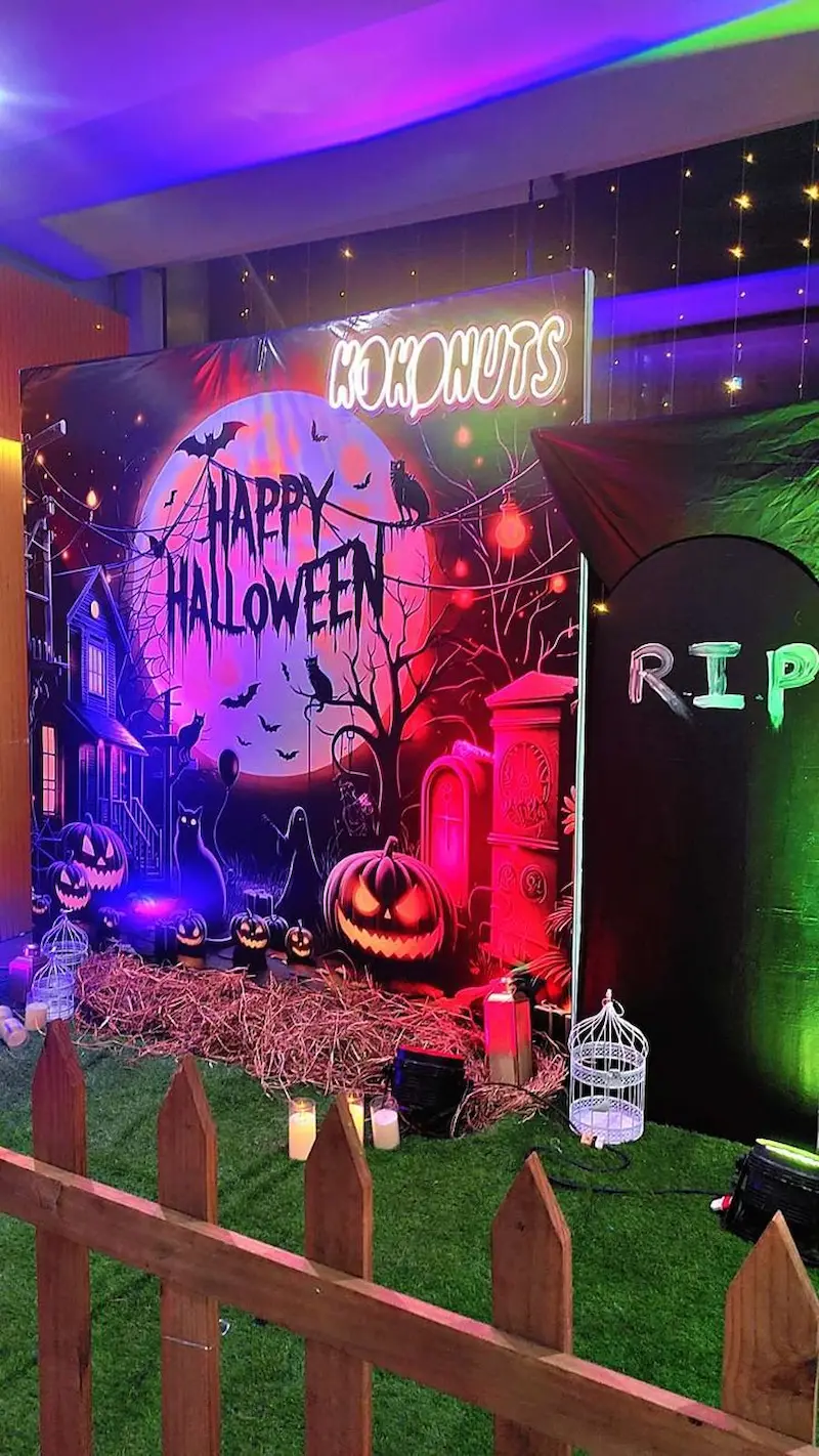 trang trí halloween công ty