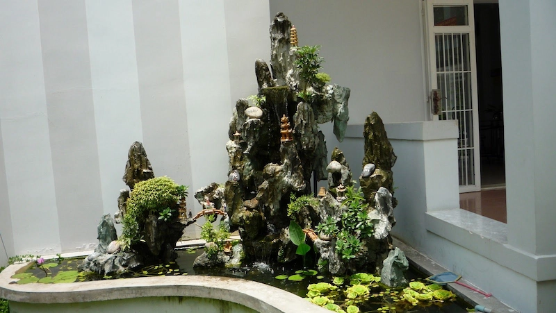 hòn non bộ sân vườn