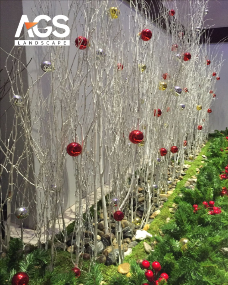  Tạo điểm nhấn với cây cảnh và hoa tươi  (Nguồn: Pinterest)