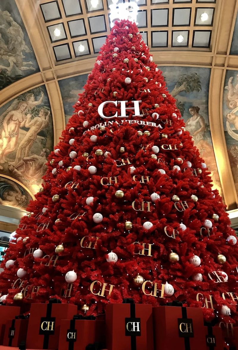 Cây thông Noel theo chủ đề doanh nghiệp/thương hiệu  (Nguồn: Pinterest) 