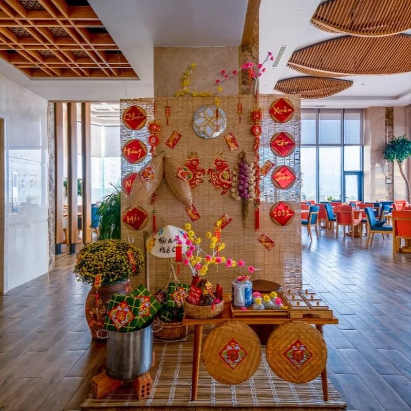 trang trí tết cho khách sạn