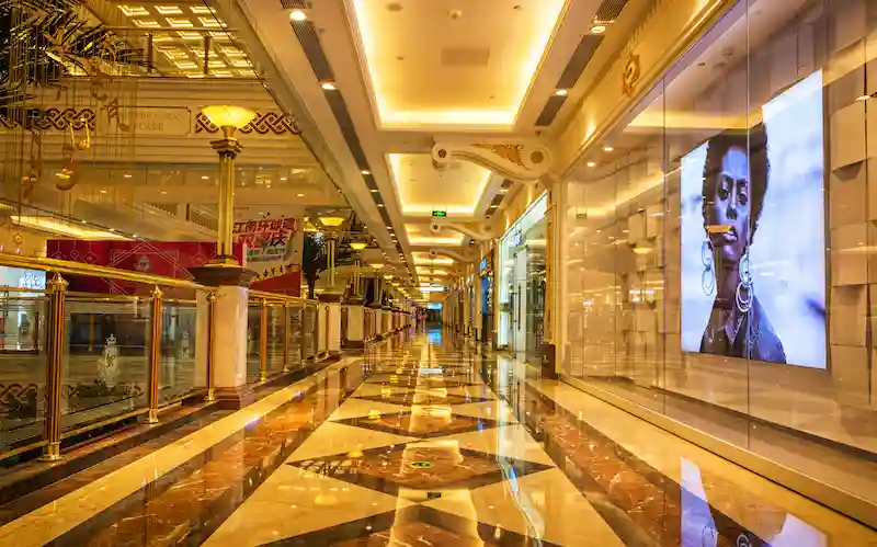 Những Điều Cần Lưu Ý Khi Trang Trí Trung Tâm Thương Mại (Nguồn : R&C Lighting)
