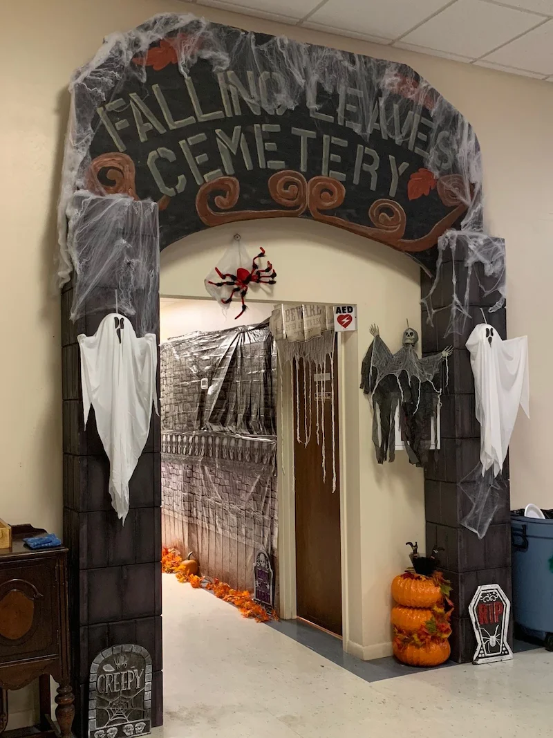 trang trí halloween công ty