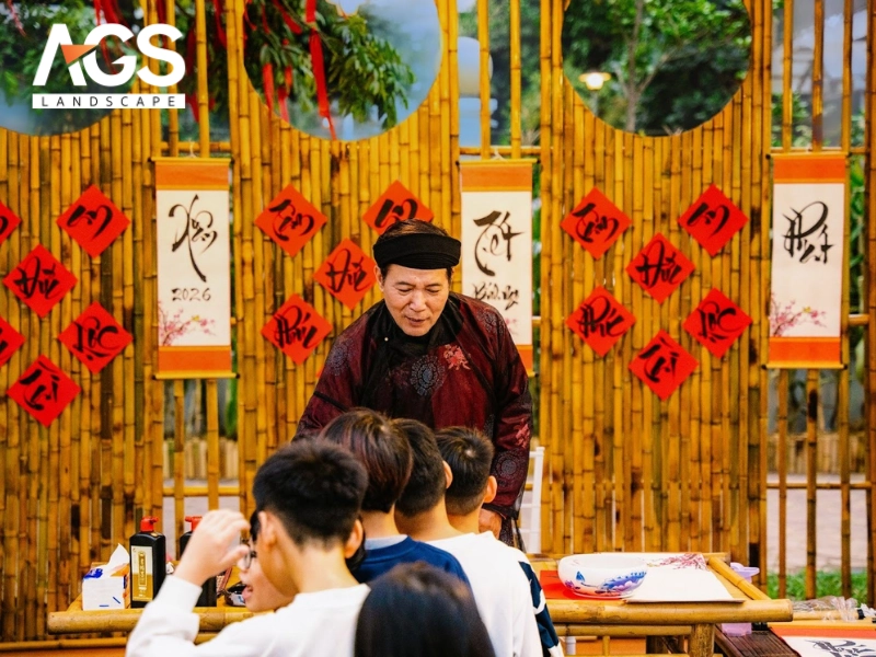 Hoạt động tương tác tại Đường hoa Home Hanoi Xuan 2026 (Nguồn: AGS Landscape) Hoạt động tương tác tại Đường hoa Home Hanoi Xuan 2026 (Nguồn: AGS Landscape)